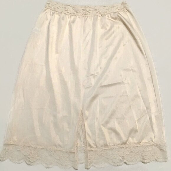 Vintage Olga Ladies Half Slip Sz Small Lace Hem Beige Silky Feel USA Made #12225 - Picture 4 of 6